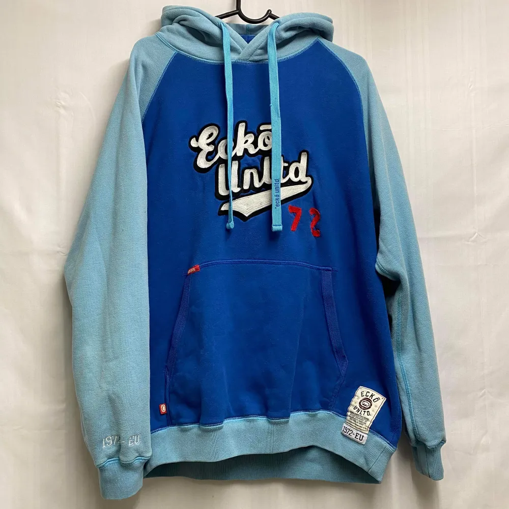 En Ecko unltd hoodie som inte kommer till användning, lite nopprig men inget som märks när man har på den. . Hoodies.