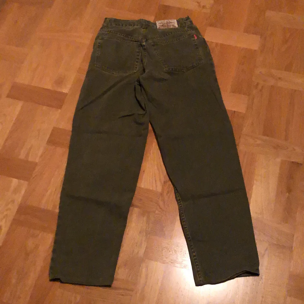Storlek: 36 Sick: Bra Färg: Brun/gröna. Jeans & Byxor.