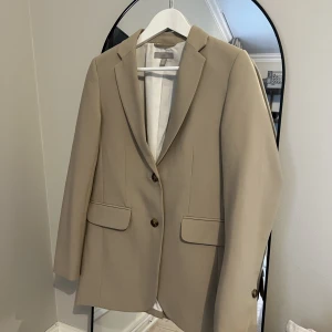 Oversized kavaj H&M  - Snygg kavaj från H&M, använd ett fåtal gånger