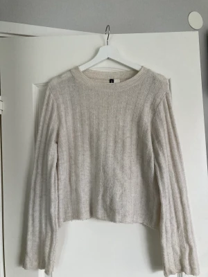 Stickad tröja - väl använd men för liten, väldigt mysig och skön tröja