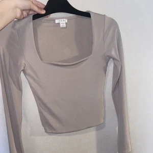 Topp - Aldrig använd då den är för liten för mig. INTE FRI FRAKT