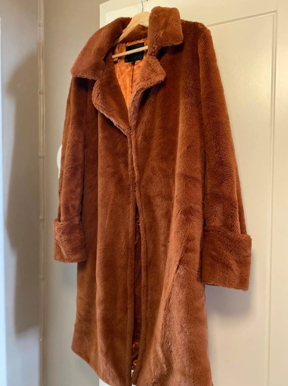 Kappa i fejkpäls från Rut&Circle - 90