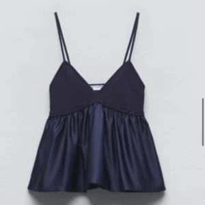 Zara topp - Snygg Zara topp med prislappen kvar. Säljer pga att den var i fel storlek. Min syster har S och den passar henne. Slutsåld❤️ 