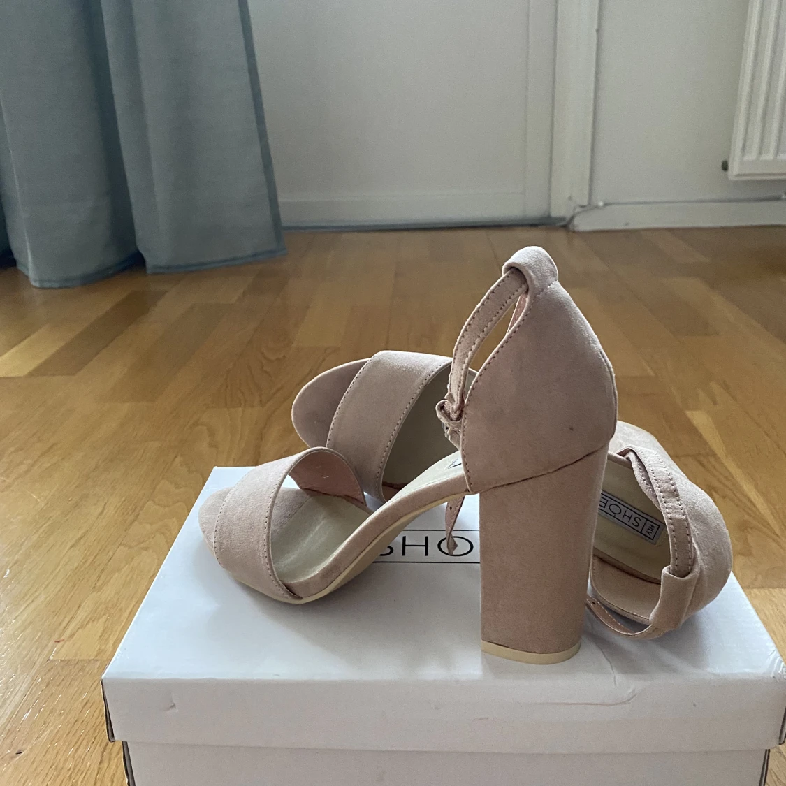 Oanvända klackar från Nelly - 91