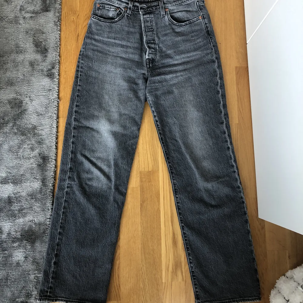 Superfina Levi’s Ribcage Straight Leg jeans i stl 29x31. Jeans & Byxor.