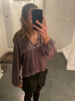 Zara blus - Säljer denna blusen för den kommer tyvärr inte till användning💓pris kan diskuteras 