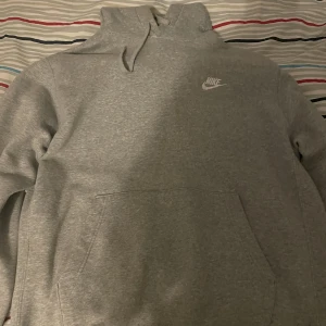 Nike Huvtröja - En använda Nike Huvtröja i storlek L  Condition 7/10 