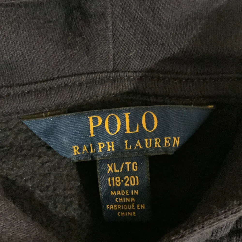 Snygg vintage-aktig Ralph lauren zip som knappast är använd, passar storlek S. Hoodies.