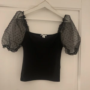 Fest topp - Fin topp i storlek M från new yorker. Bara använd ett fåtal gånger och är som ny!✨