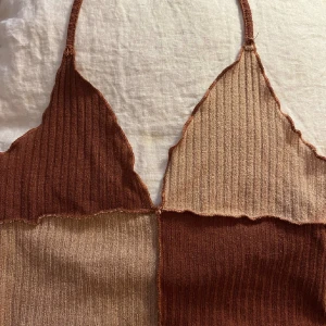 Sommartopp  - Fint linne i strl small. Knappt använd och fint skick, perfekt till sommaren.💕