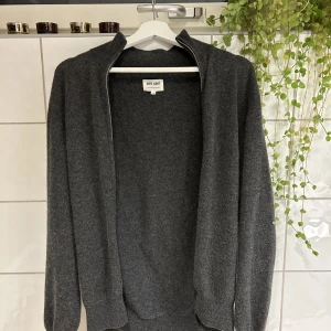 Soft goat Zip tröja  - Soft goat zip hoodie 100% cashmere, Storlek L men passar M, ny pris 2695 skick 9/10 pris kan diskuteras 