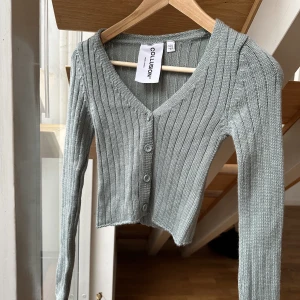 Tröja/kofta från Collusion - Jättefin tajt tröja/kofta från Collusion/ASOS, nästan aldrig använd