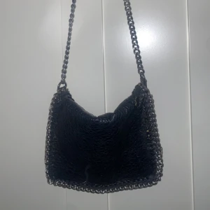 Tiamo väska - En tiamo väska men har lite tomma fläckar som inte har skinn på sig 😊