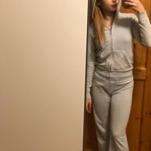 Juicy sett  - Lågmidjat 2000s juicy sett me rhinesthones jätte fint o jätte bekvämt storlek xs