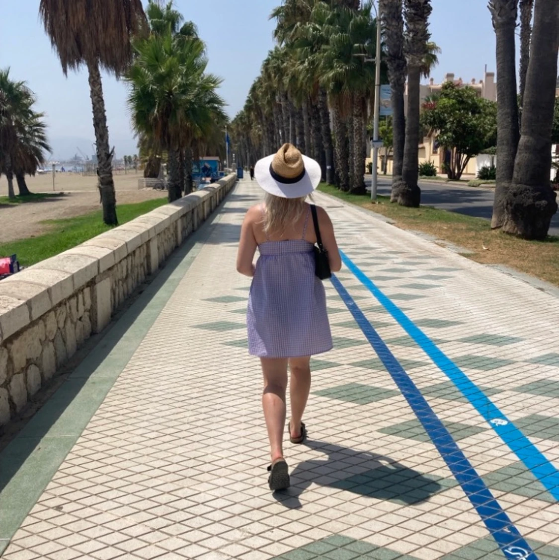 Snygg skön lila/vit klänning  - 91