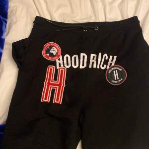Oanvända Hoodrich shorts