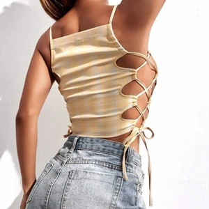 Spets Upp Pläd Sexig Linne & Cami - Köpt från shein, råkade köpa två st.  Har inte använt någon av dem bara för att jag har inte tålamodet att ta på mig plagget med snörerna på sidorna.  Det är xs så passar nog bäst till en person med mindre kupa.  Oanvänt 👌🏻