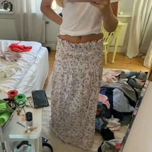 Långkjol - Så fin långkjol från hm som man även kan ha som klänning. Passar till allt!💕