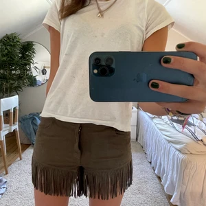 Shorts med fransar - Så snygga shorts med fransar köpta i somras men får tyvärr inte användning av, tom lappar kvar👌🏼 Khaki gröna