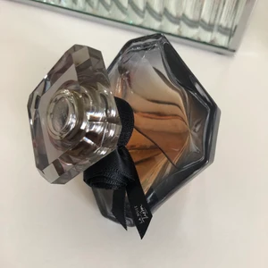 Lancome La Nuit Trésor  - Säljer Lancome Edp parfym. 90% är kvar! priset går att diskutera.. Köparen står för frakt🤝🫶