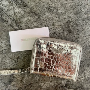 Zadig plånbok - Säljer denna plånbok från Zadig eftersom den inte kommer till användning den är i bra skick