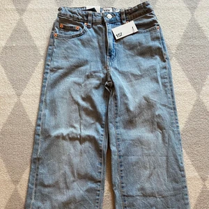 Baggy jeans - Helt oanvända jeans som till och med har lapparna kvar, baggy och passar till allting!