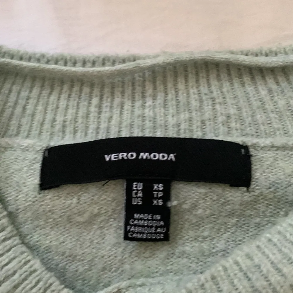Jättefin stickad tröja från Vero Moda i srl xs men passar perfekt som S. Stickat.