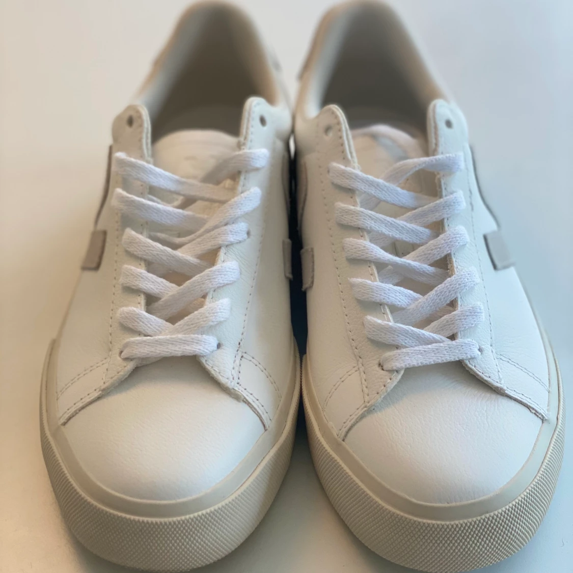 Oanvända Veja skor - 91