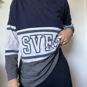 Långärmad Svea tröja i storlek: XS
