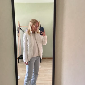 Vit väst - Vit väst från zara herr storlek M. Säljer pga för stor (är 160cm), använd någon enstaka gång och inga fläckar.