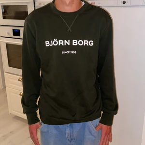 Björn Borg tröja  - Mörkgrön Björn Borg tröja, använd fåtal gånger. Strl M. Kontakta mig vid frågor eller vid fler bilder. 