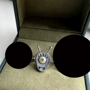 Maria Nilsdotter ring  - Jättefin och Cool ring från Maria nilsdotter❤️köpte för 1 år sedan och knappt använt så väldigt fint skick