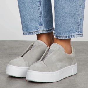 Eytys doja - Grå eytys doja, använda få gånger och säljes för de tyvärr inte kommer till användning! Skriv för egna bilder💙 köpta för 1800kr