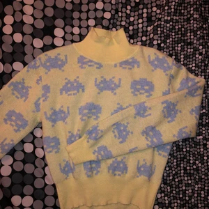 Stickad tröja - En finstickad tröja i snygg passform. 