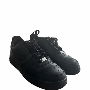 Air Forre 1 - Size 43  Endast skor Buda