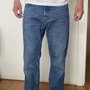 Weekday jeans  - Säljer dessa weekday jeans i modellen ”space”.  Köptes i våras, har använts ett fåtal gånger. Skriv vid intresse, jag står ej för frakt 😊