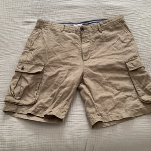 Cargoshorts - Sköna cargoshorts från Zara. Khaki/grön färg. Storlek46. Något oversize passform