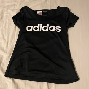 Adidas - En svart Adidas 