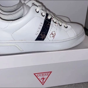 GUESS skor - Jättefina GUESS skor i väldigt bra skick. Storlek 38 
