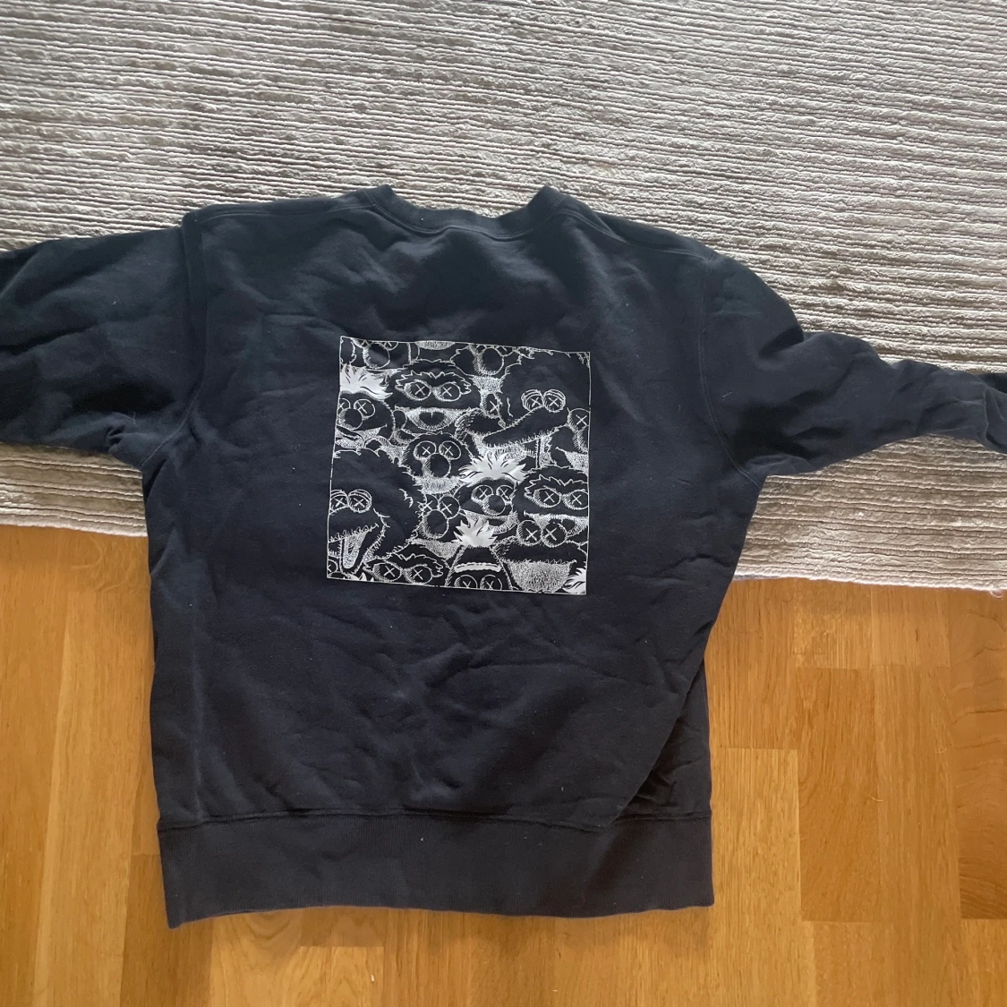 Uniqlo x kaws sweatshirt