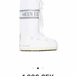 Moonboots - Ett par fina moonboots som är Max använda 2 gånger, säljer endast för att jag inte känner att de är min stil, skriv privat för egna bilder