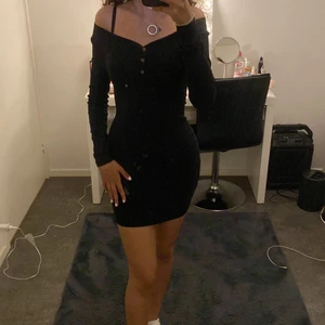 Klänning - En jättefin basic klänning som jag aldrig använt