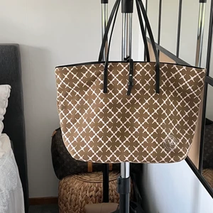 Marlene Birger väska  - Super snyggt, enbart använd nån gång!  Blivit rosa på insidan men inget som syns utifrån  