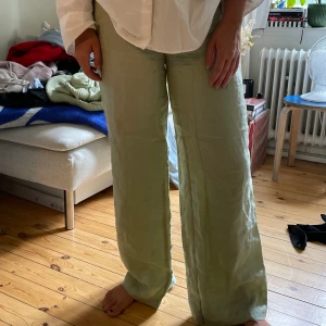 Ljusgröna linnebyxor - Ljusgröna linnebyxor, jättesköna och lätta! 