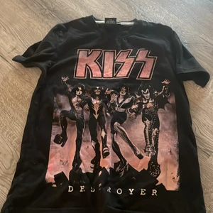 Snygg kizz tröja 😎 - Jätte fin och snygg kizz tröja som är i bra skick 🖤💗👍