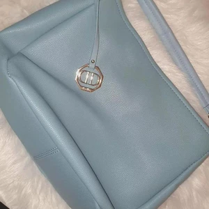 Stor - Väska använda bara en gåong och det är som ny