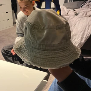 L.O.G.G - En riktigt stilig fiskehatt som passar alla olika former på olika huvuden 