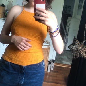 Linne från Monki  - Glittrande linne från monki som tyvärr inte kommer till användning längre. Passar perfekt till fester och liknande😎🌼🌼