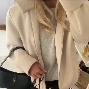 Cos Jacka  - Jätte fin jacka från Cos i storlek S, som ny! VARAN ÄR INTE SÅLD 