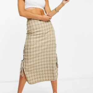 ASOS kjol 36 - Kjol som aldrig kommit till användning, lappen finns kvar💗 skriv om du har frågor 